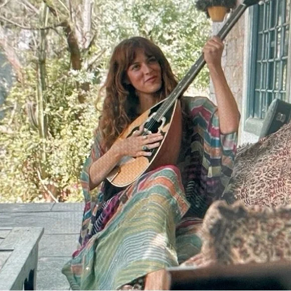 ✨ DAISY JONES KAFTAN ASO Riley keough in Daisy Jones and the Six - Picture 4 of 8